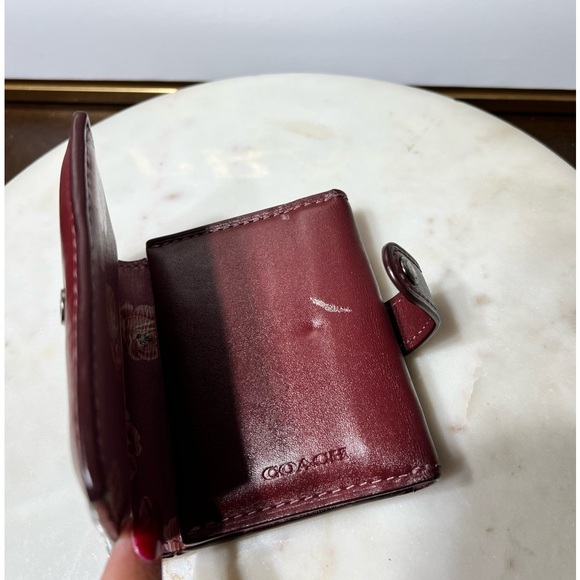 Small Trifold Wallet With Floral Print Interior GUC - Picture 7 of 9